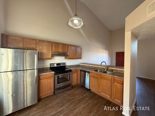 Foto del edificio - 4828 W Orangewood Ave