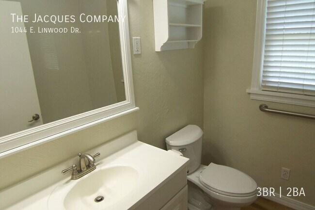 Foto del edificio - 1044 E Linwood Dr