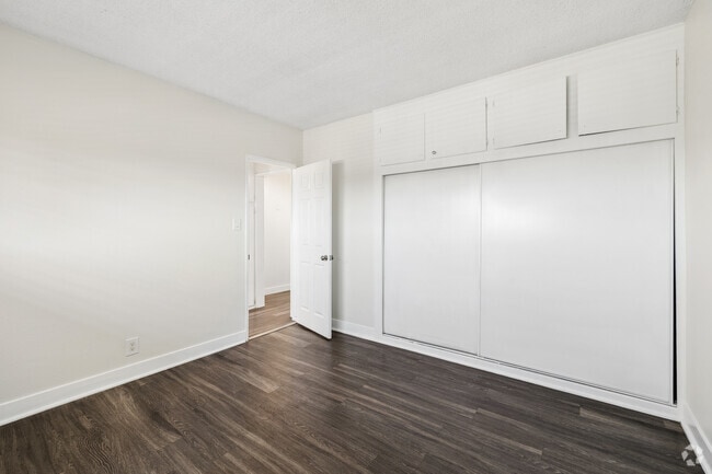 1BR, 1BA - 548SF - Bedroom - Marine Bay Apartments