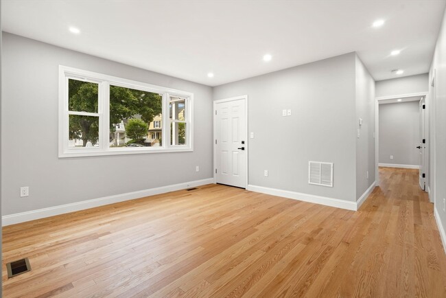 Building Photo - 33 Andover St