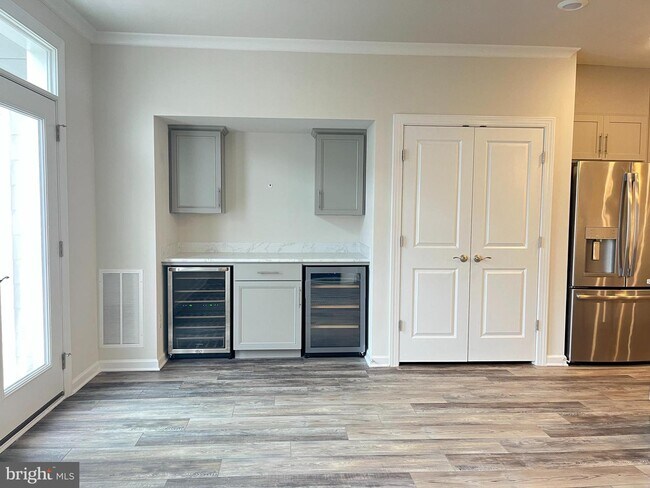 Building Photo - 45129 Kincora Dr
