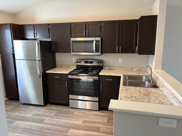 Medecino kitchen - The Arbors of Yankee Vineyards