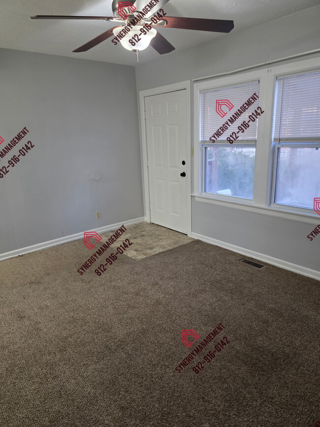 Foto del edificio - 821 Stanley Ave