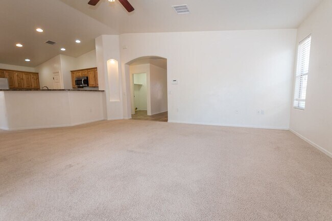 Building Photo - Great Open Floor Plan 3 Bedroom, 2 Bath, Central A/C - Holiday Subdivsion w/Cubhouse & Pool!