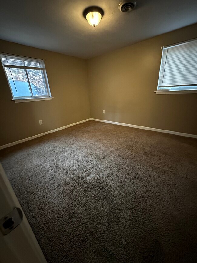 Dormitorio 1 con armario - 136 Clairton Blvd