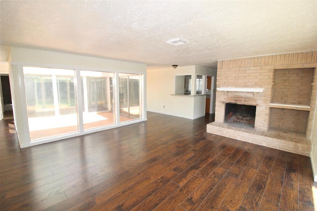Primary Photo - 10402 Gulfstream Ln