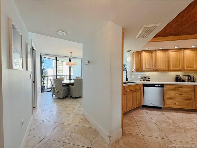 Foto del edificio - 8800 S Ocean Dr