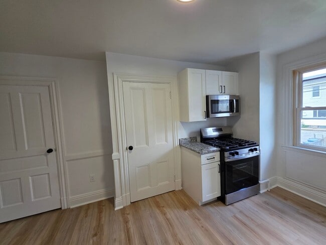 Photo - Newly Updated 3 bedroom 1 bathroom Apartment for Rent!