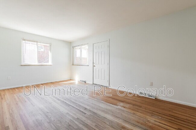 Foto del edificio - 1014 N Raleigh St