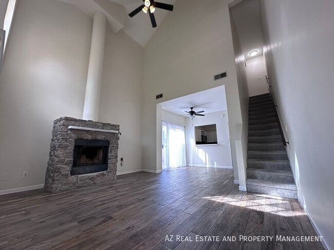 Photo - 1126 W Elliot Rd House