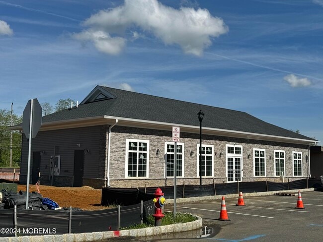 Building Photo - 608 Pilot St