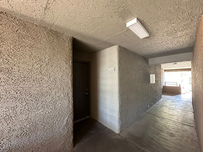 Building Photo - CANYON LAKE