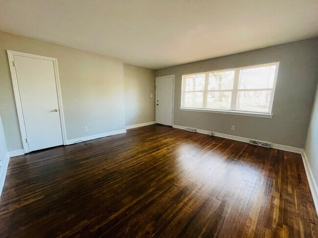 Foto del edificio - 3714 Rosehaven Dr
