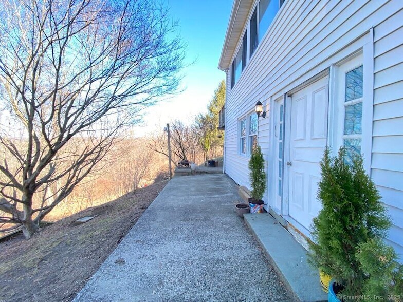 Foto principal - 5 Hillside Dr