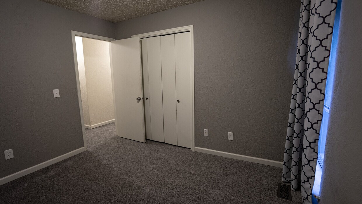 10404 Cricket Canyon Rd, Oklahoma City, OK 73162 House Rental in