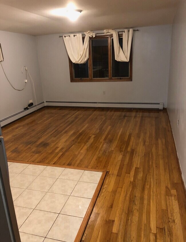 Balcón - 197 Aspinwall St