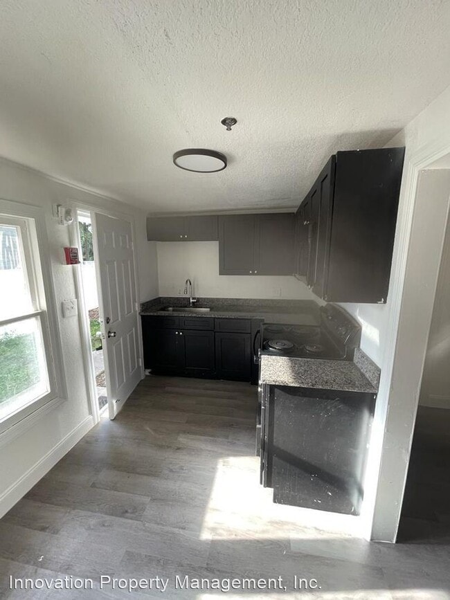 Foto del edificio - 2 br, 1 bath Apartment - 104 S Grove St 10...