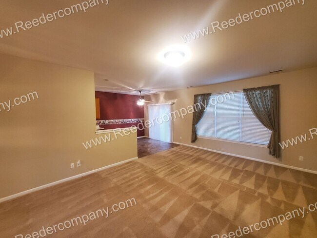 Foto del edificio - Spacious 2 bed 1.75 bath with 2 car attatc...
