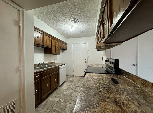 Kitchen - 8708 W University St