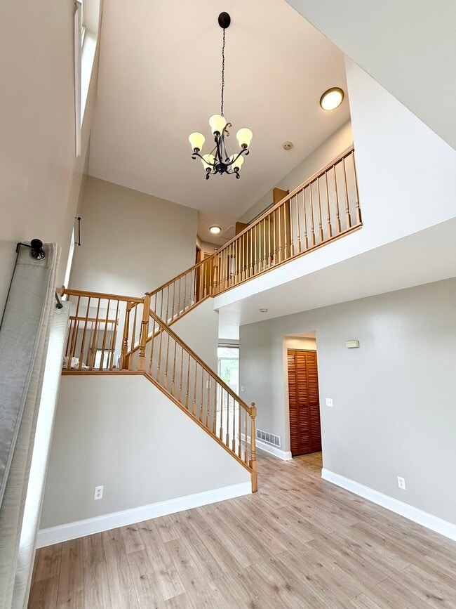 Building Photo - 388 Richmond Dr