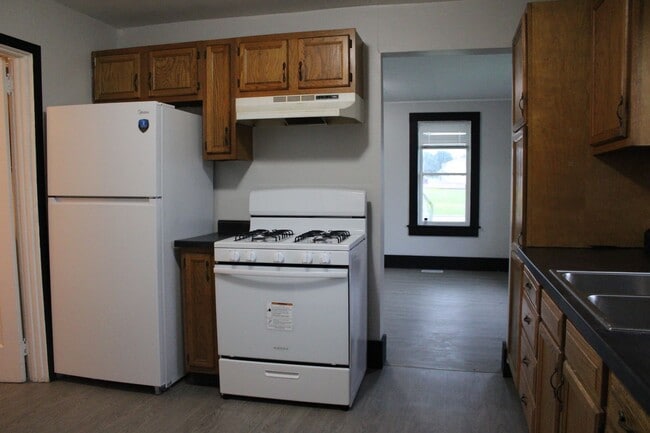 Building Photo - 402 Fritz Ave E
