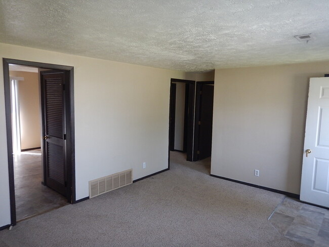 living room - 2404 W 6th St