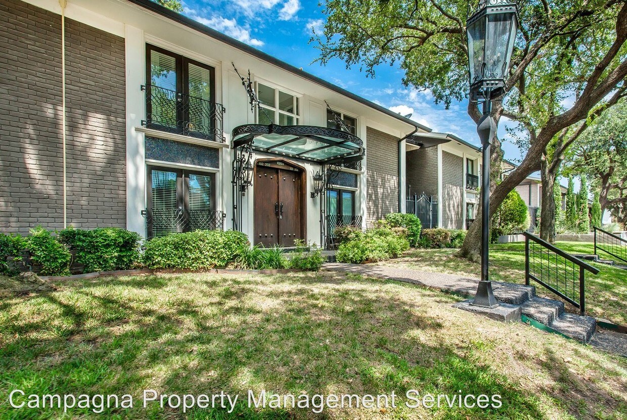Primary Photo - 10203 Regal Oaks Dr