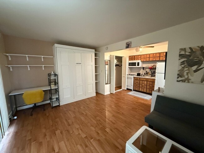 Foto del edificio - Studio with Parking Included Available Furnished Close to Transportation