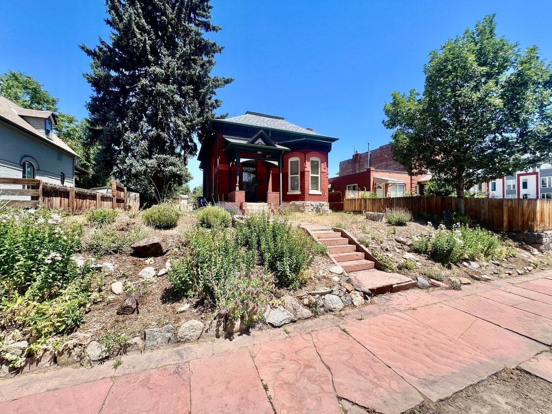 Victorian Charm in Jefferson Park - Victorian Charm in Jefferson Park