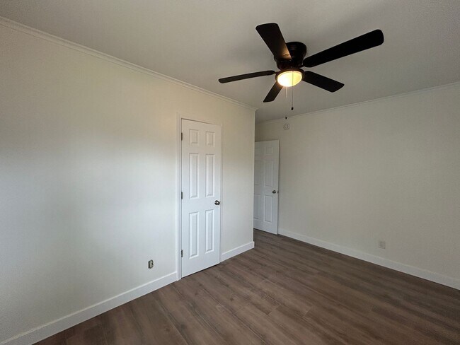 Foto del edificio - Newly updated 2 bedroom 1 bath home in Rock Island with Garage!