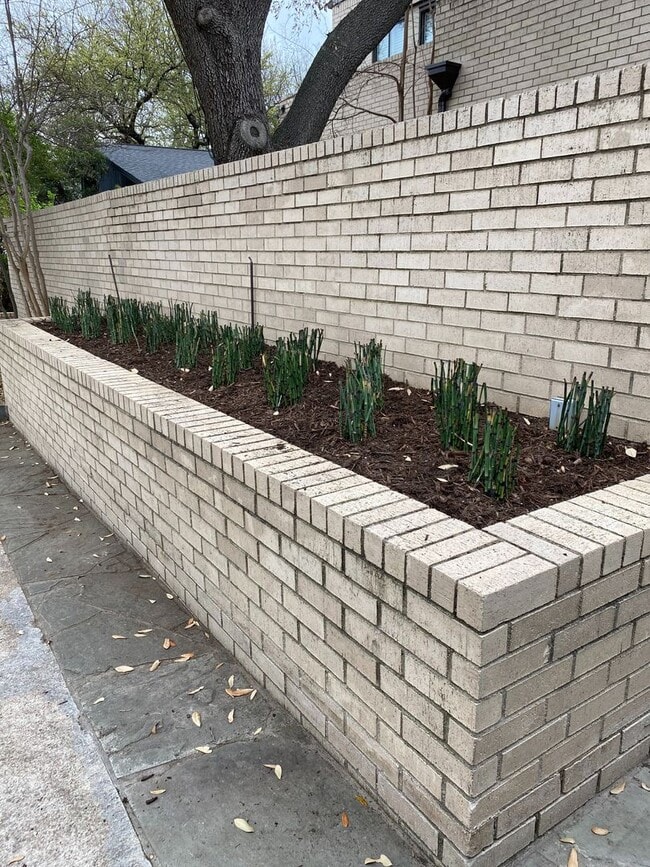 Photo - Wonderfully Remodeled Duplex Near River Cr... House