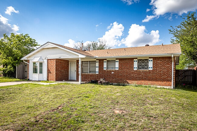 Building Photo - 6927 SW Cherokee Ave