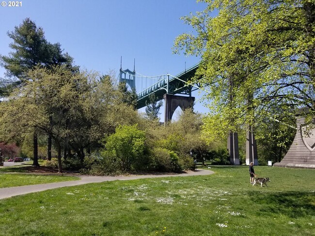 Foto del edificio - 8816 N Edison St