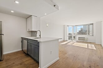 Building Photo - 20 2nd St