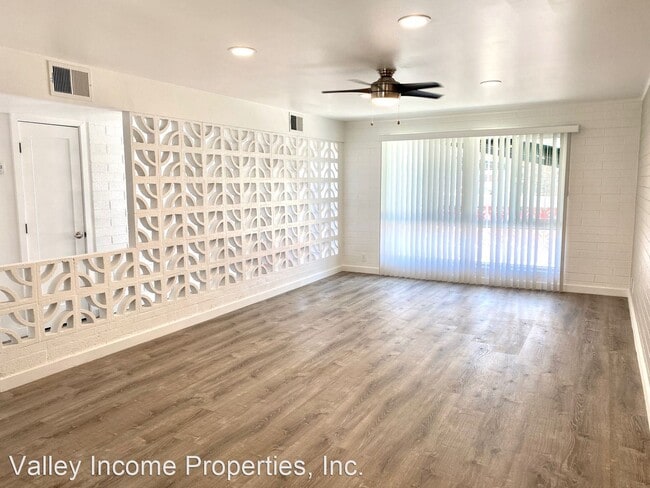 Building Photo - 2737 E Glenrosa Ave
