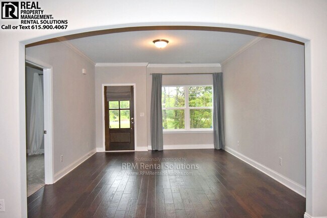 Foto del edificio - Gorgeous one-level executive townhome in F...