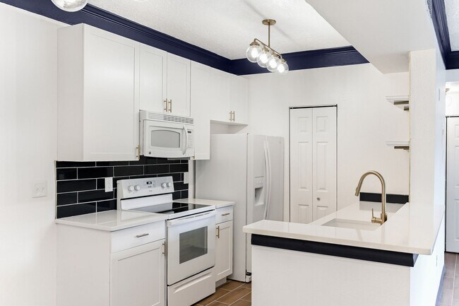 Building Photo - 11520 Villa Grand