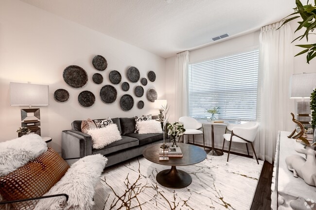 Building Photo - Isla Palmetto