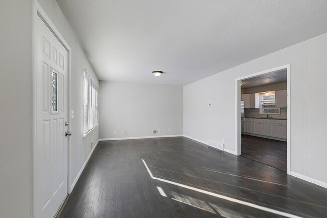 Building Photo - 7804 E 107th St
