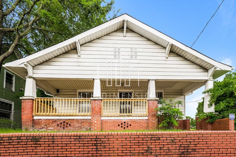 Foto principal - 1202 E Green Dr
