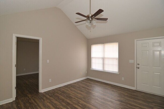 Foto del edificio - 3 Bed/2 Bath in Woodlake Subdivision