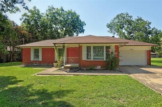 Building Photo - 1014 Sierra Dr