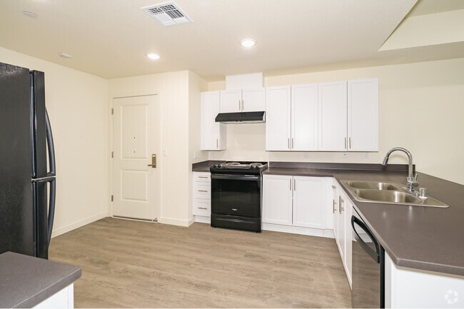 1BR, 1BA - 654SF - Kitchen - The Lyla