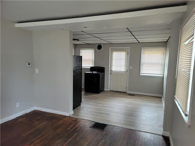 Foto del edificio - 2983 E Moreland Dr