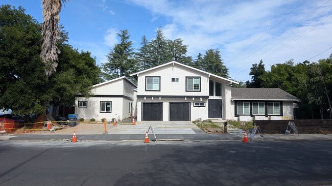 Building Photo - 102 Loma Vista Ct
