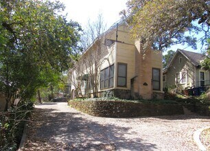 Building Photo - 1015 Reagan Terrace