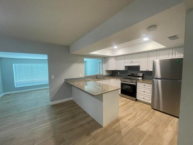 Foto del edificio - 11737 Inverness Cir