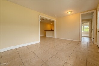 Building Photo - 109 SE 46th Ln