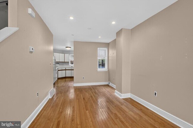 Foto del edificio - 2645 Bainbridge St
