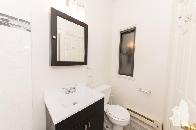 Building Photo - 0 bedroom in Chicago IL 60613